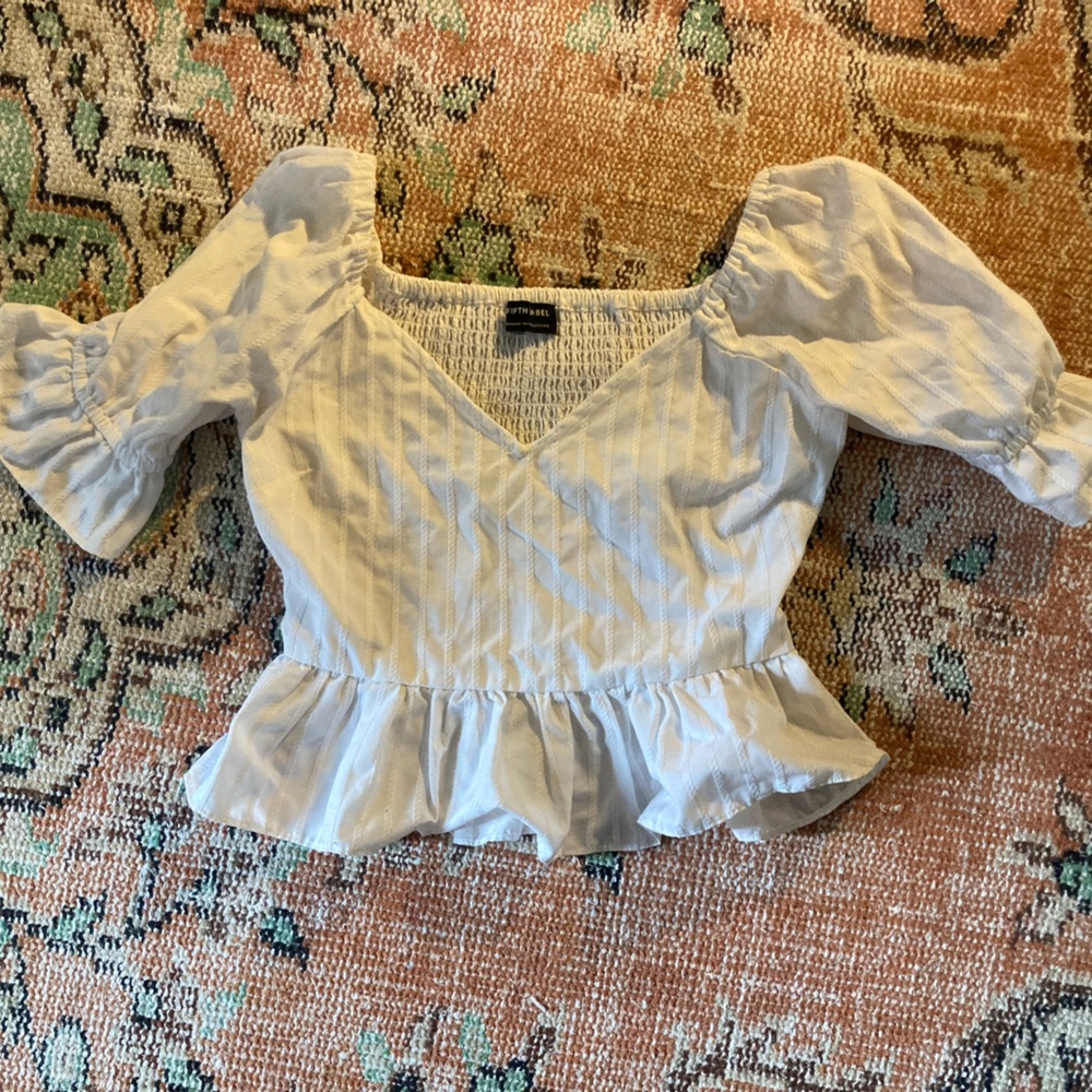 Puffed sleeved blouse